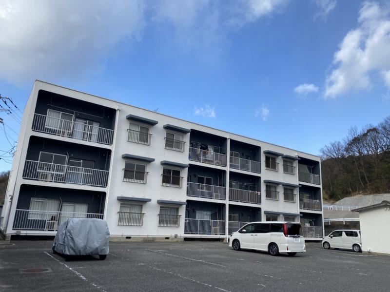 高松市牟礼町牟礼のマンションの建物外観