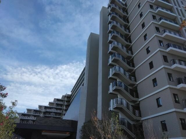 明石市大久保町ゆりのき通のマンションの建物外観