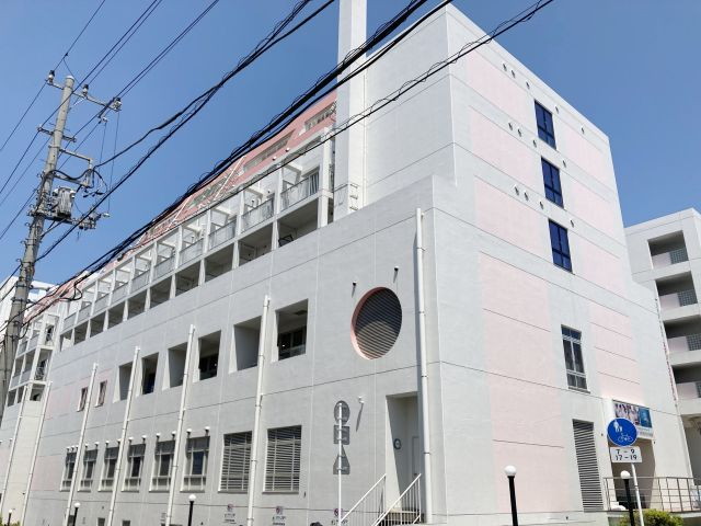 横浜市緑区十日市場町のマンションの建物外観