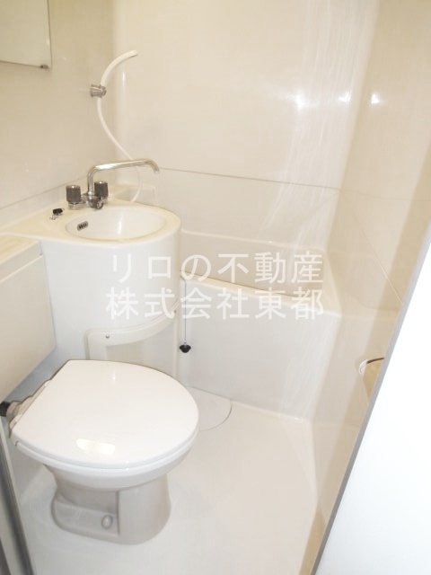 バス・シャワールーム　お掃除がしやすい３点ユニットバスです☆