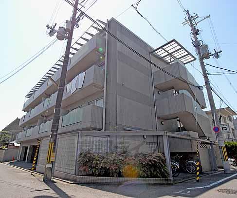 京都市北区平野宮本町のマンションの建物外観