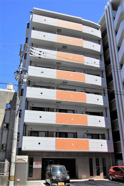 【松山市千舟町のマンションの建物外観】