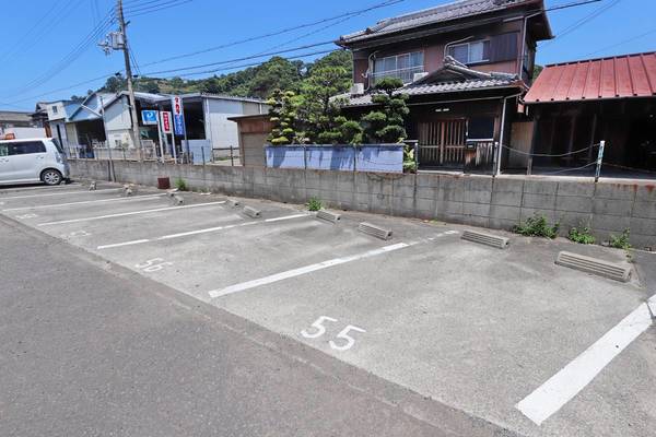 【ビレッジハウス湯浅2号棟の駐車場】