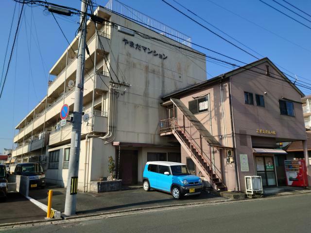 山田マンションの建物外観