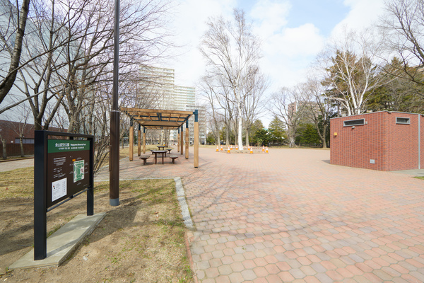 【ブランノワール札幌駅前の公園】