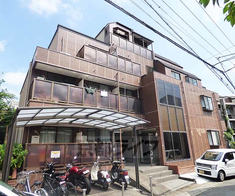 京都市北区鷹峯旧土居町のマンションの建物外観