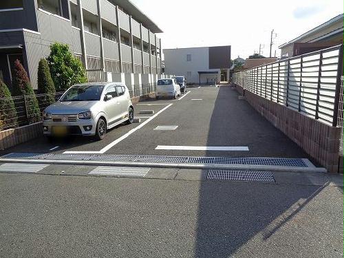 【クレイノ郁の駐車場】