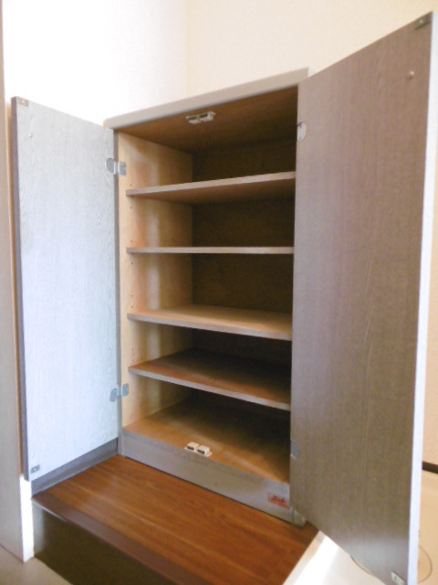 居室・リビング　下駄箱