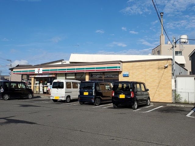 コンビニ　セブンイレブン槻木上町店（コンビニ）まで400m