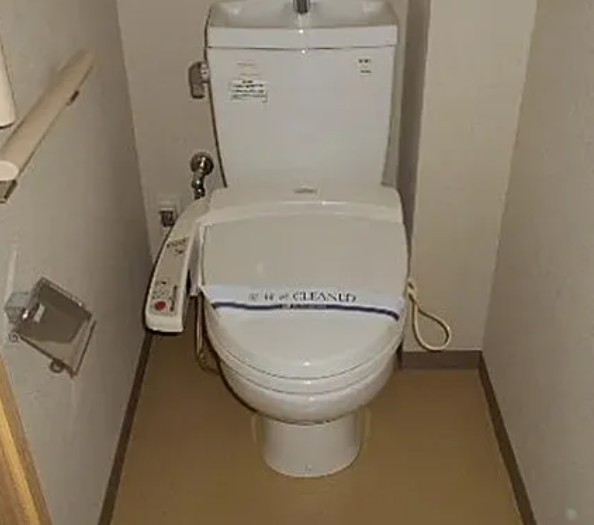 トイレ　別部屋写真参照