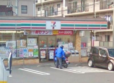 コンビニ　セブンイレブン松戸三ヶ月店（コンビニ）まで261m