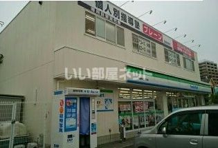 コンビニ　ファミリーマート和泉府中1丁目店（コンビニ）まで645m