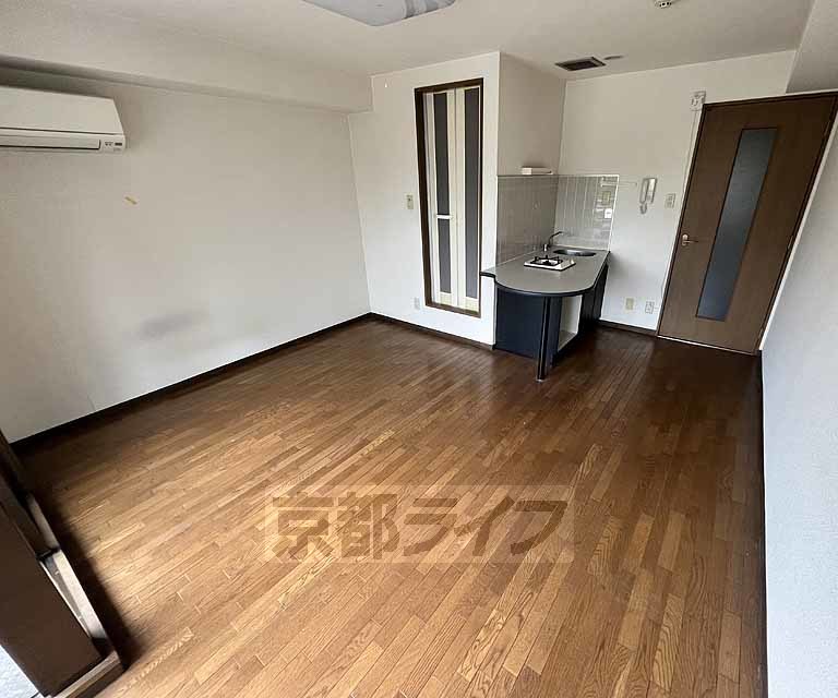 居室・リビング　落ち着いた雰囲気のお部屋です