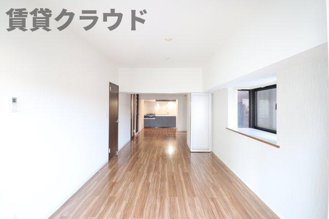 居室・リビング　こちらのリビングで趣味の時間をお楽しみください