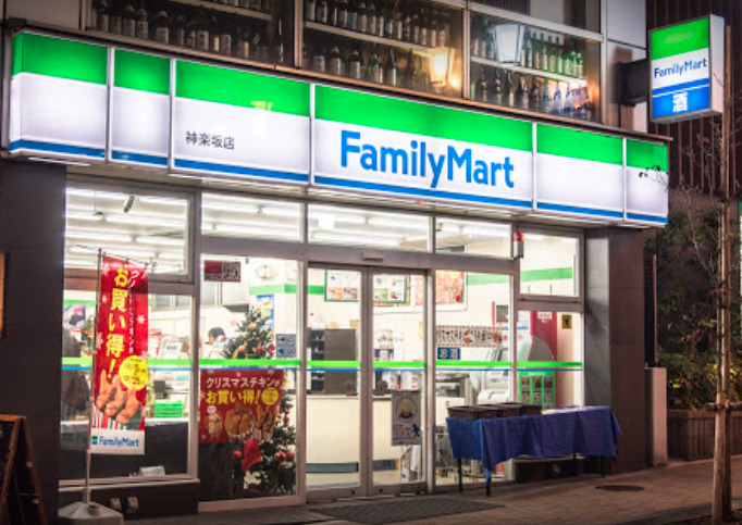 コンビニ　ファミリーマート 神楽坂店（コンビニ）まで785m