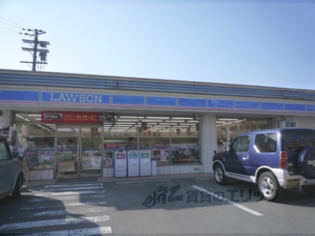 コンビニ　ローソン醍醐多近田店（コンビニ）まで700m