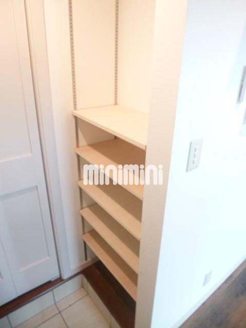 玄関　靴がたくさん入る下駄箱です☆