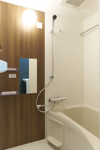 バス・シャワールーム　コンパクトで使いやすいお風呂です