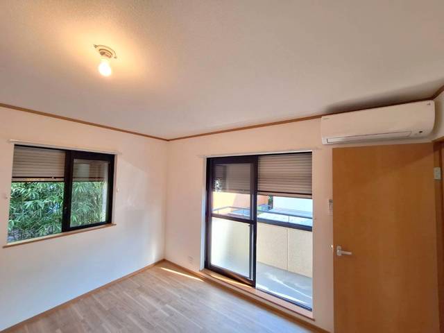 その他設備　防犯シャッター、エアコン