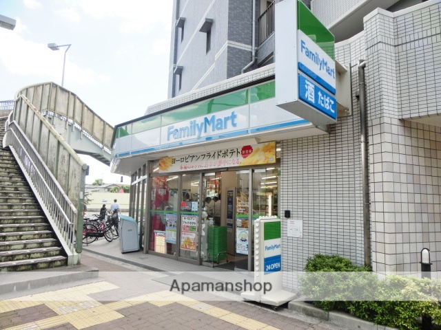 コンビニ　ファミリーマート（コンビニ）まで750m