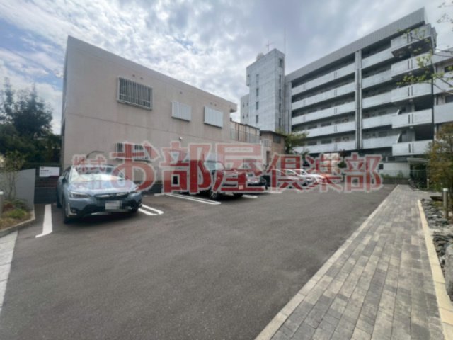 駐車場　駐車場に車を止められます