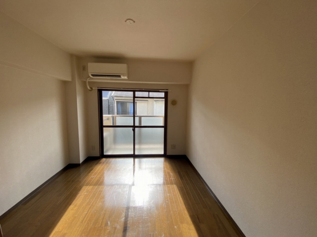 居室・リビング　写真は反転タイプのものです