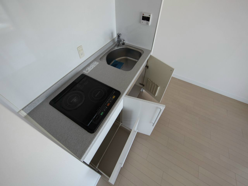 キッチン　システムキッチン（ＩＨ2口）冷蔵庫・レンジ等ご用意できます