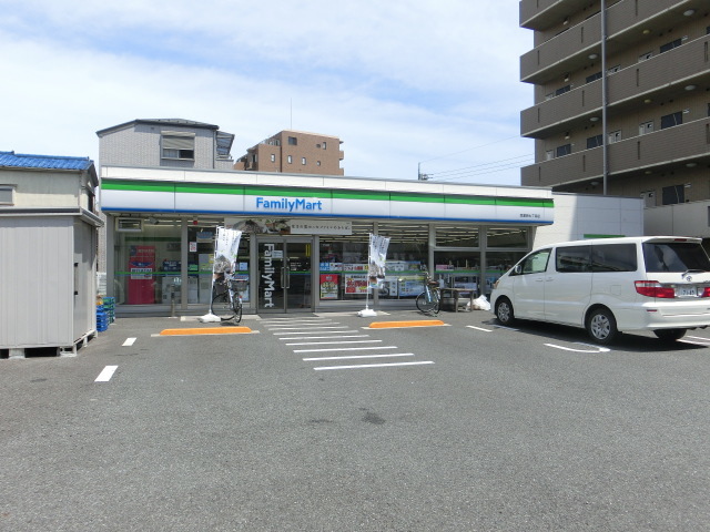コンビニ　ファミリーマート西葛西七丁目店（コンビニ）まで134m