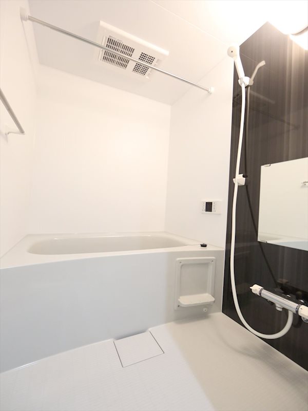 バス・シャワールーム　浴室暖房乾燥機付　追い焚き・オートバス機能付お風呂　同仕様写