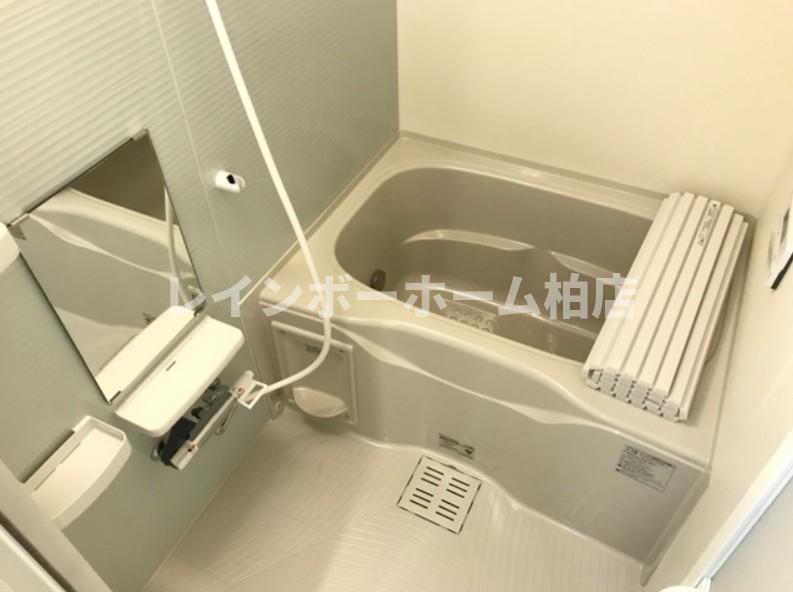 バス・シャワールーム　落ち着いた空間のお風呂です