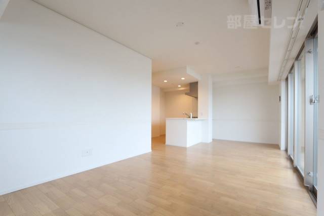 居室・リビング　床暖房付が設備として備わります。