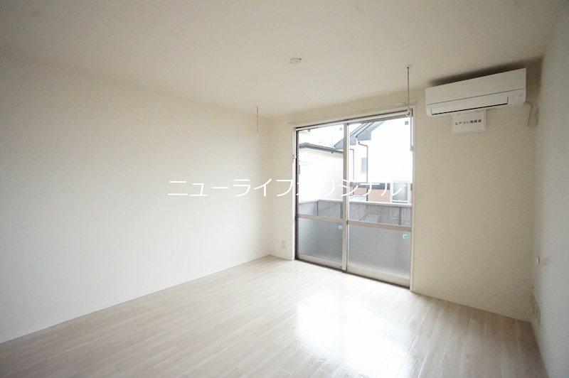 居室・リビング　二面採光の明るいリビングです