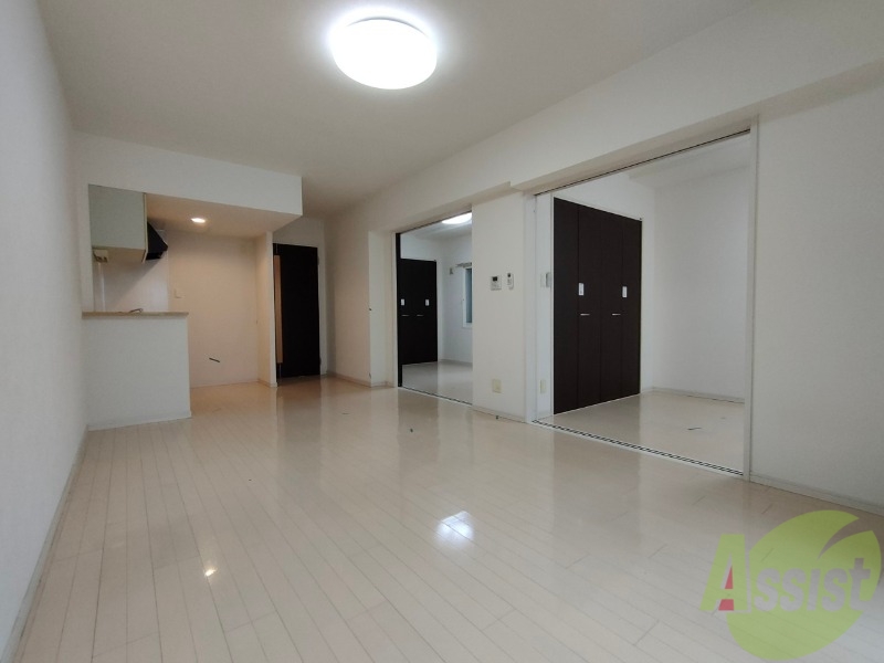 居室・リビング　広くてキレイなお部屋が広がっていて、充実した生活が送れそう。