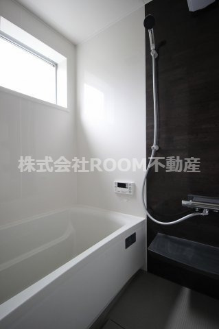 バス・シャワールーム　コンパクトで使いやすいお風呂です