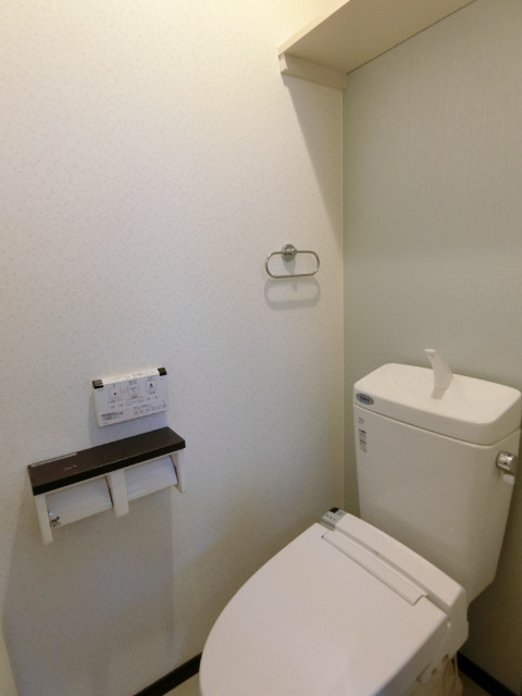 トイレ　※クリーニング前の写真