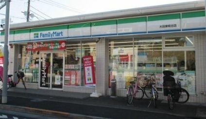 コンビニ　ファミリーマート大田東糀谷店（コンビニ）まで322m