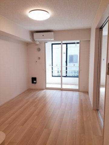 居室・リビング　こちらの居間で趣味の時間をお楽しみください
