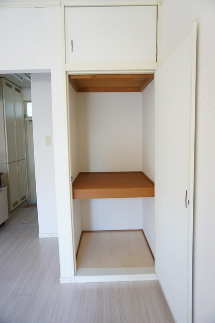 収納　増えがちな荷物をスッキリ収納できる大きめクローゼットです♪