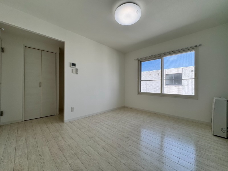 居室・リビング　広くてキレイなお部屋が広がっていて、充実した生活が送れそう。