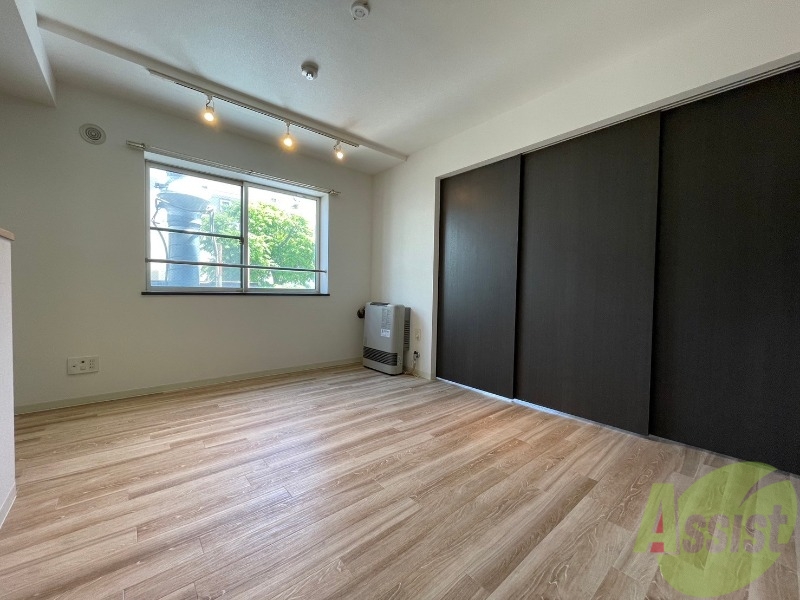 居室・リビング　広くてキレイなお部屋が広がっていて、充実した生活が送れそう。