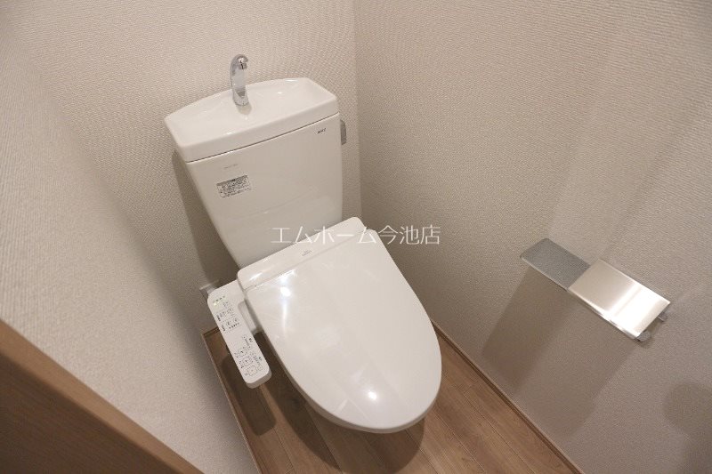 トイレ　温水洗浄便座付トイレ