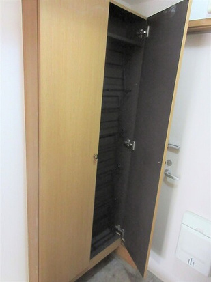 玄関　※別部屋の参考写真です