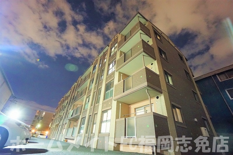 建物外観　★築浅、ペット可のバリっとマンション♪★