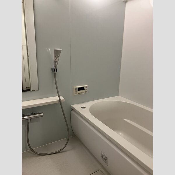 バス・シャワールーム　※写真は同じマンションの違う部屋のものになります。