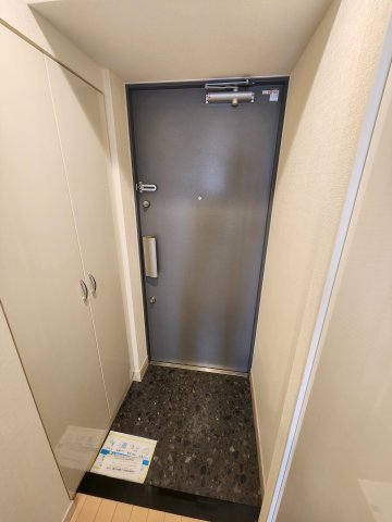 玄関　ライジングプレイス石川町