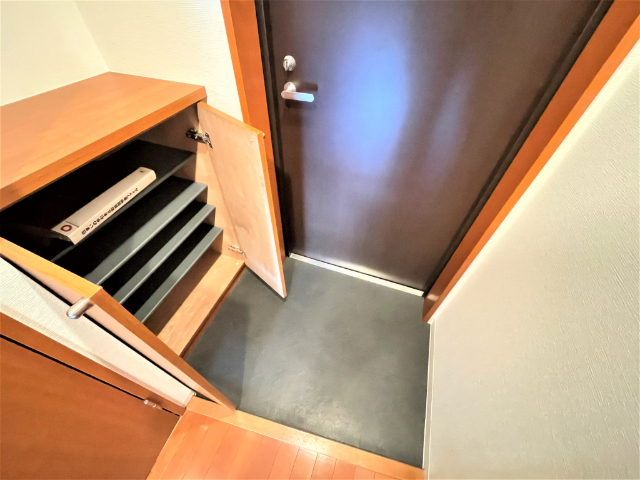 玄関　写真は別部屋です