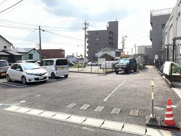 駐車場　駐車場