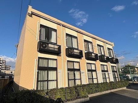 建物外観　物件の前が駐車場です。担当：横井