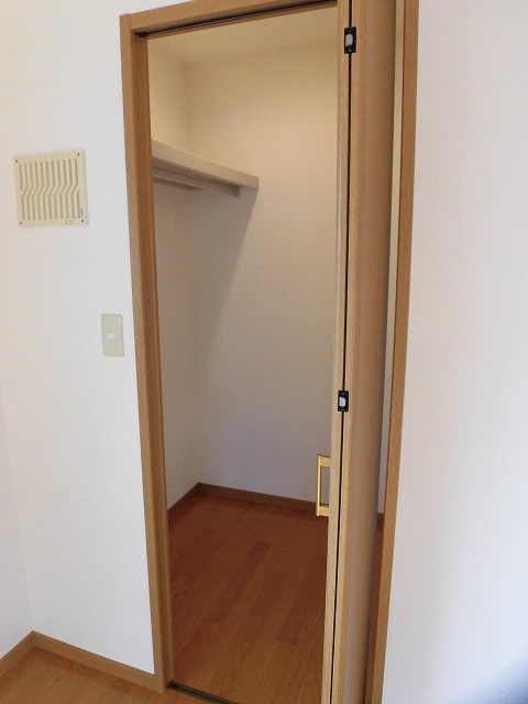 収納　洋室のウォークインクローゼット