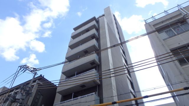 フジマン北梅田の建物外観